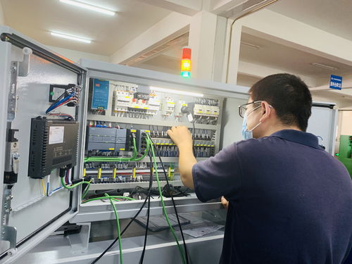 华顺纪实 以真诚服务客户，以行动诠释信息系统集成价值